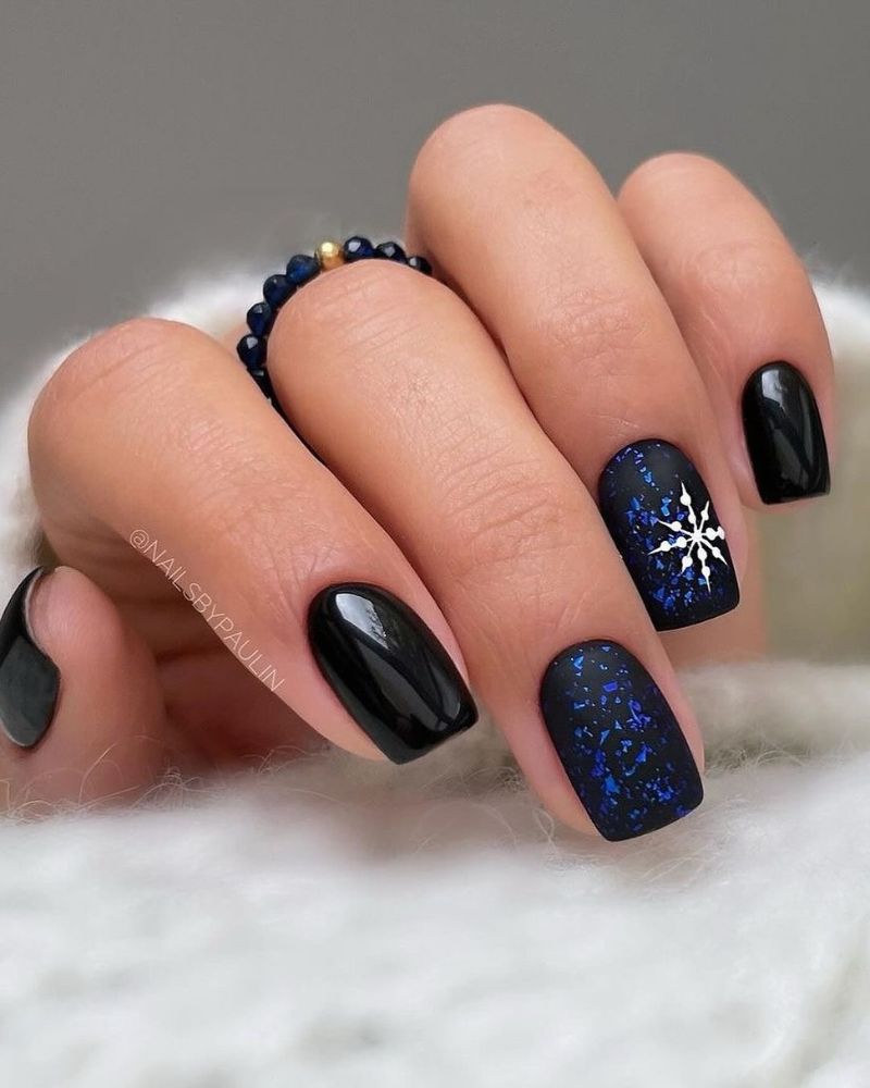 ongles foncés d'hiver, nail art flocon