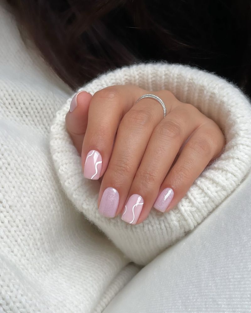 nail art hiver simple sur ongles nude