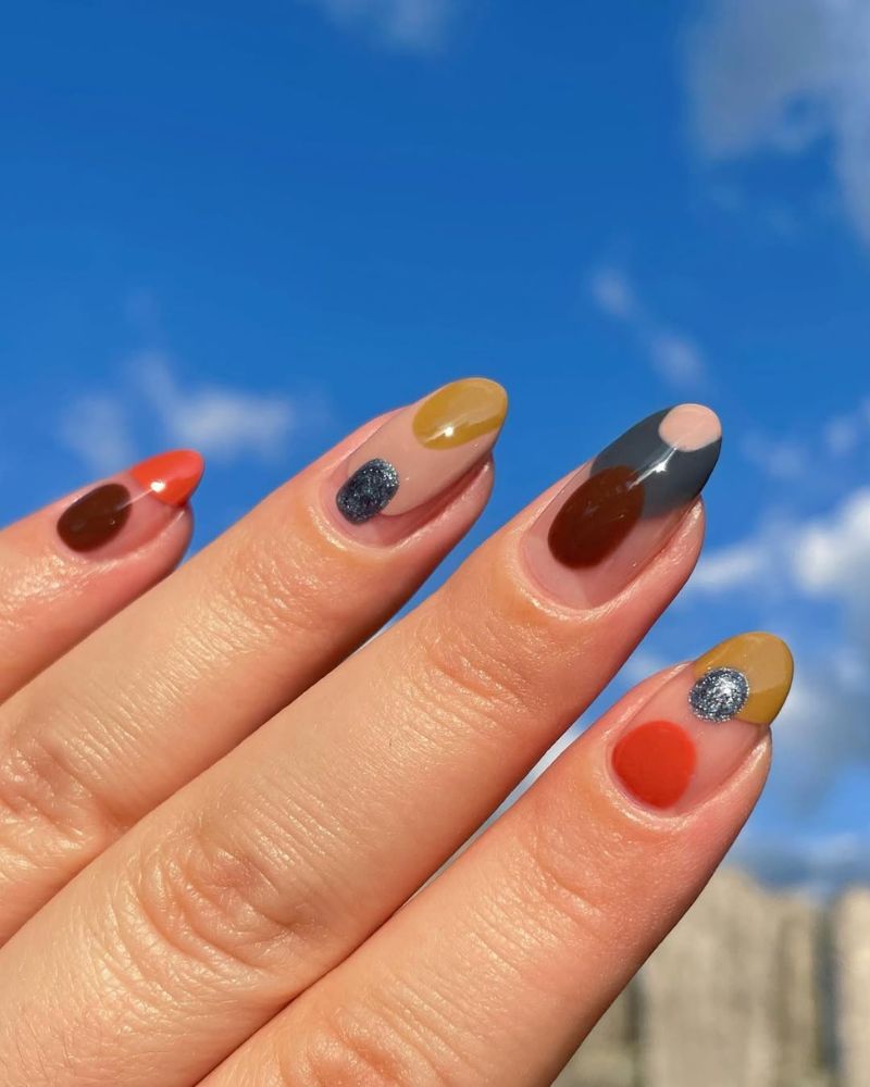 nail art simple d'automne sur ongles amande moyens
