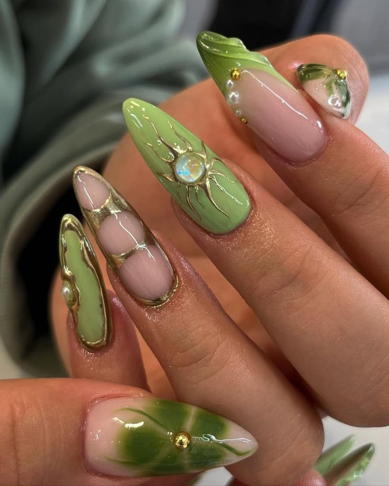 ongles verts d'automne sur manucure longue