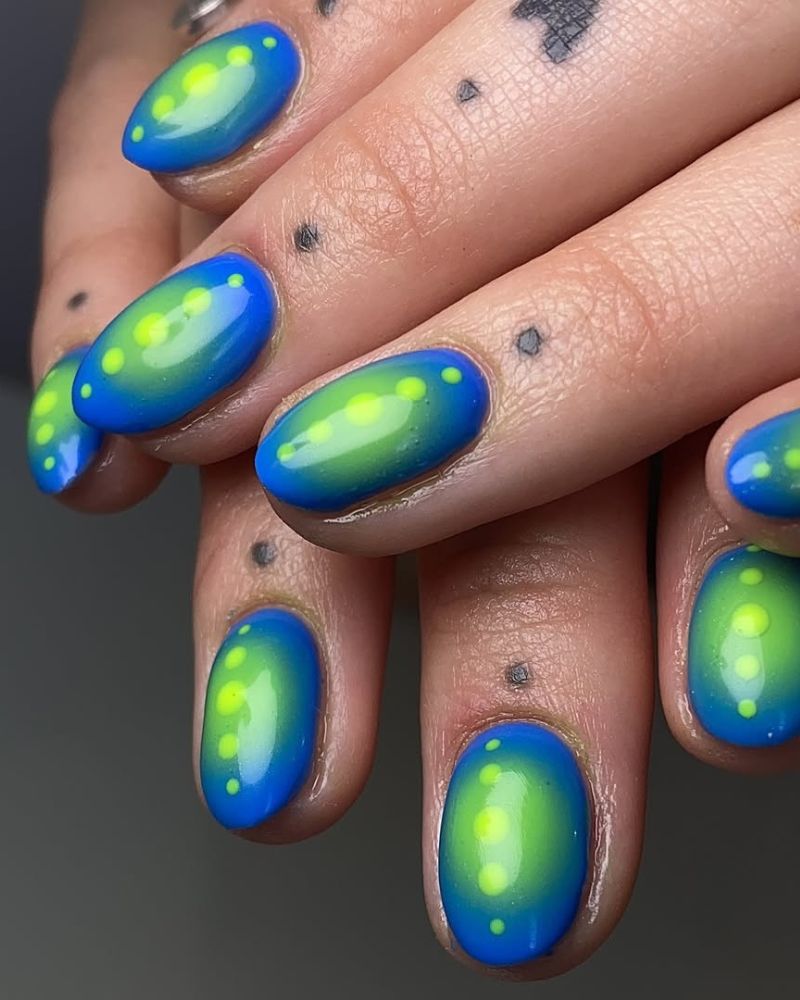 nail art aura bleue, nail art vert citron