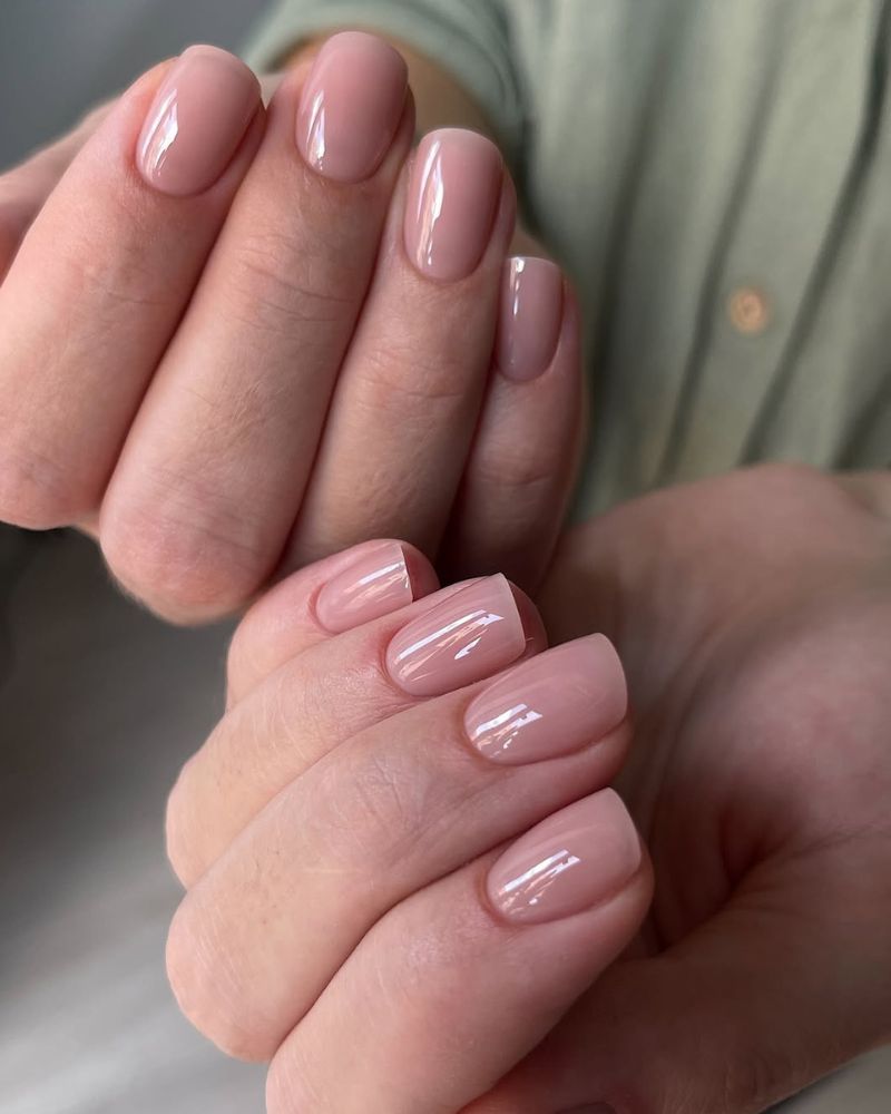 ongles nude droits sur base courte