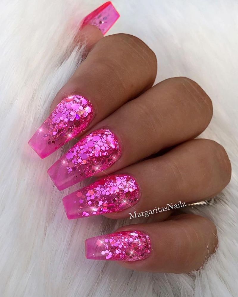 ongles pailletés roses
ongles roses
ongles barbie