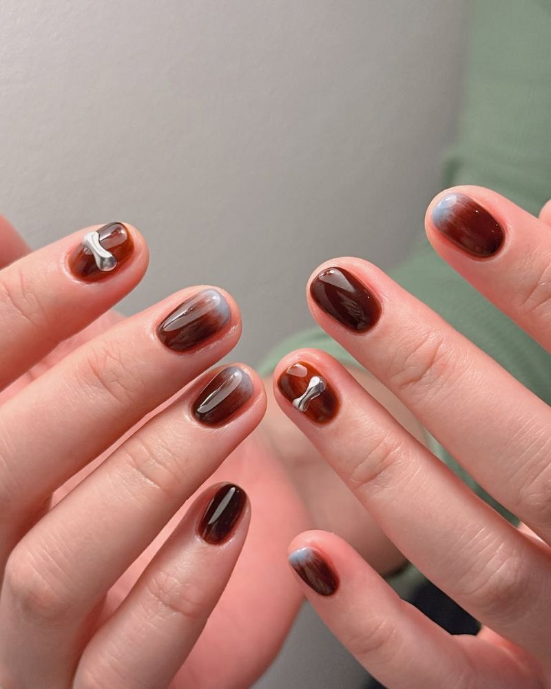 ongles K-style marron sur ongles courts automnaux