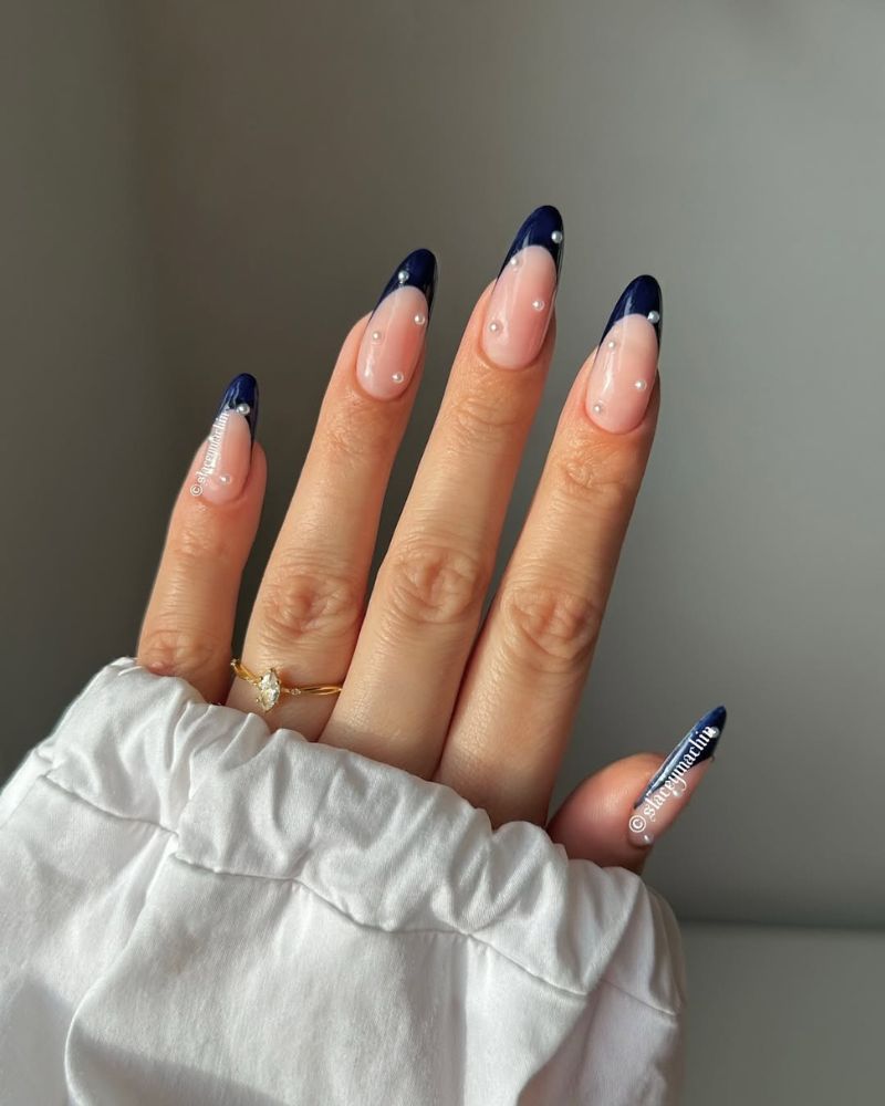 French bleu, ongles bleu foncé, ongles élégants