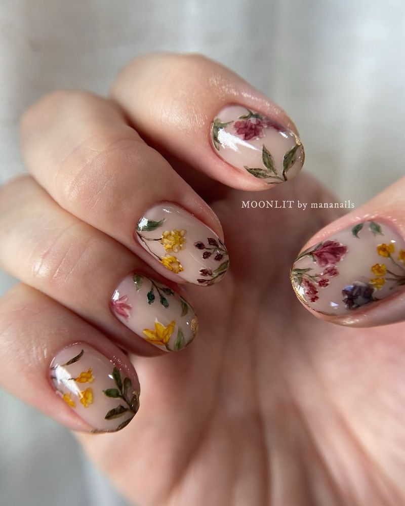 nail art fleurs séchées, manucure propre