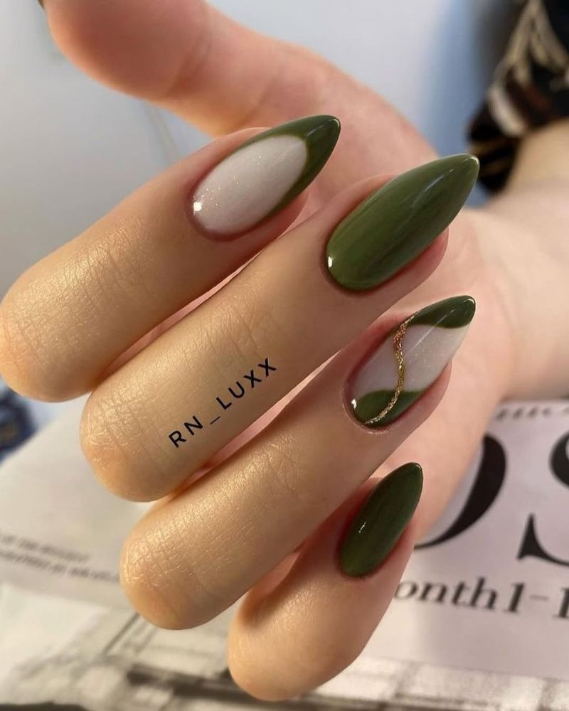 manucure longue stilettos avec nail art vert olive