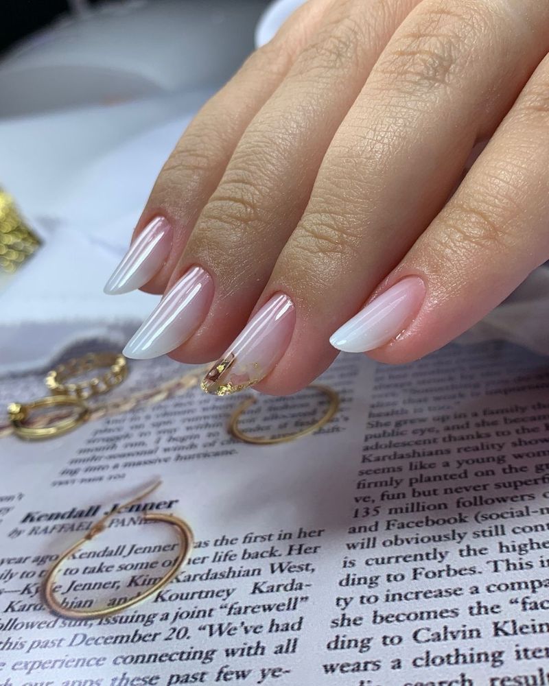 dessins d'ongles à bouts blancs avec effet aérographe