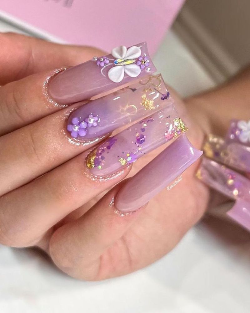 ongles violet clair avec design
ongles acryliques violet clair