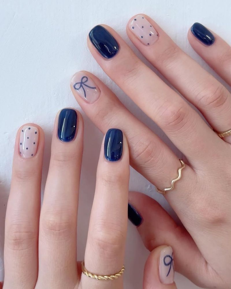 ongles bleu foncé, ongles courts bleus