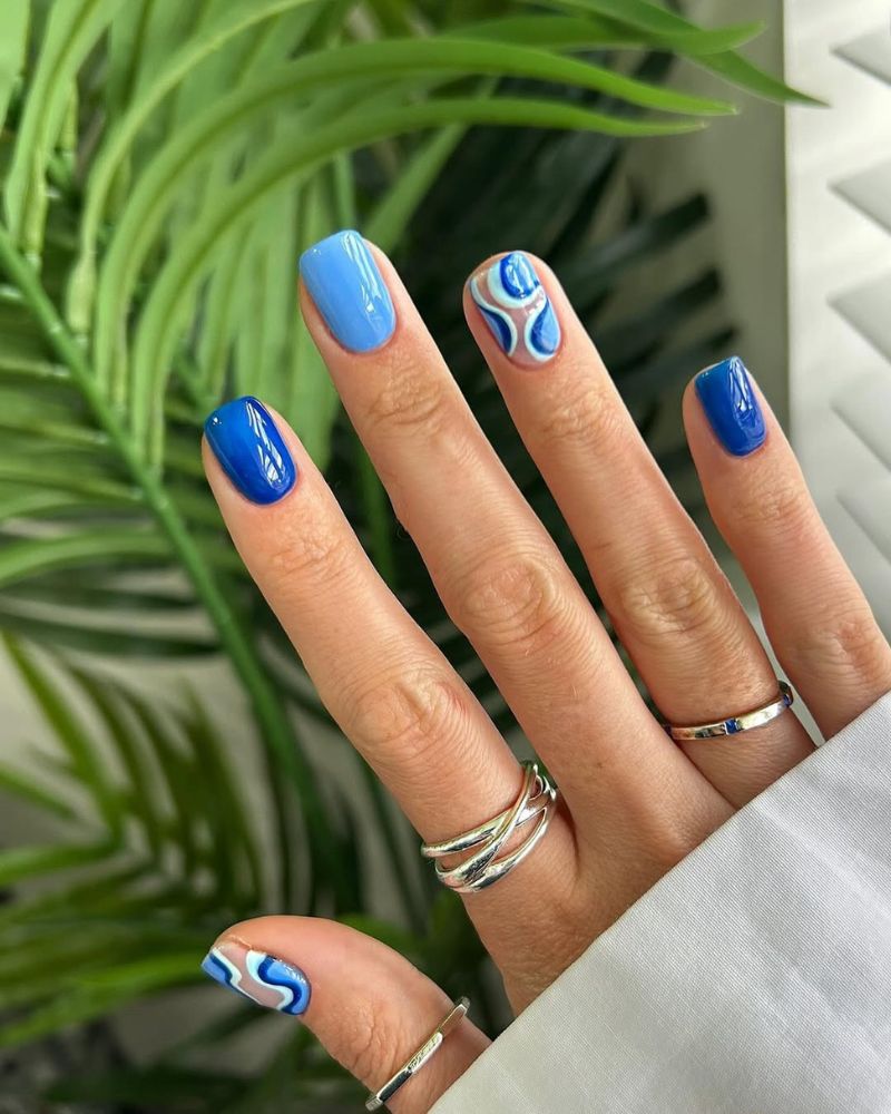 manucure bleue pour ongles d’automne