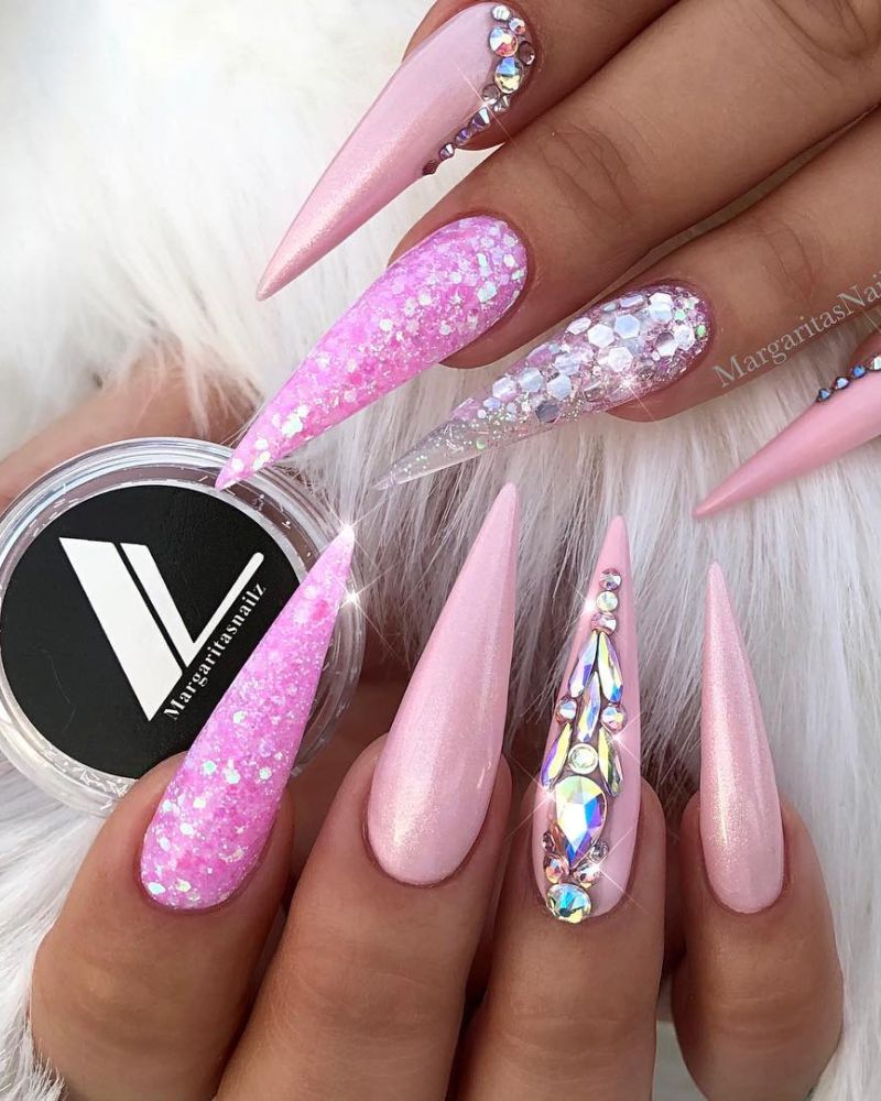 idées ongles roses
ongles pailletés roses