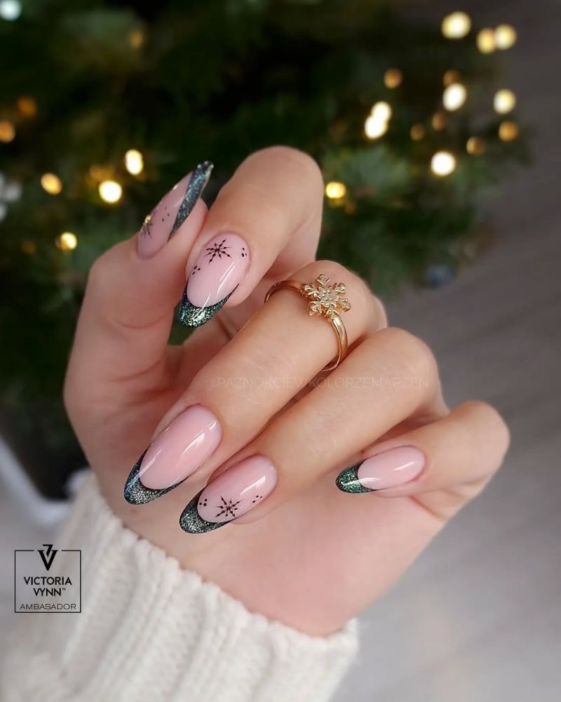 ongles amande longs avec pointes vertes cat eye