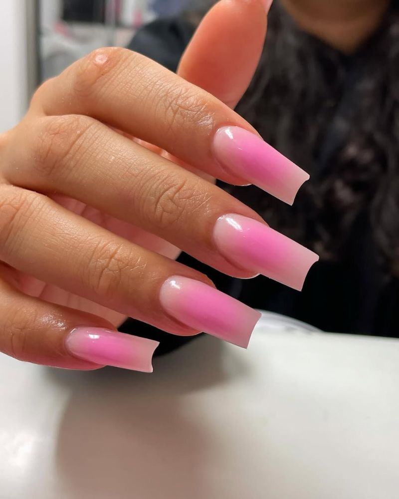 manucure aura rose, ongles carrés