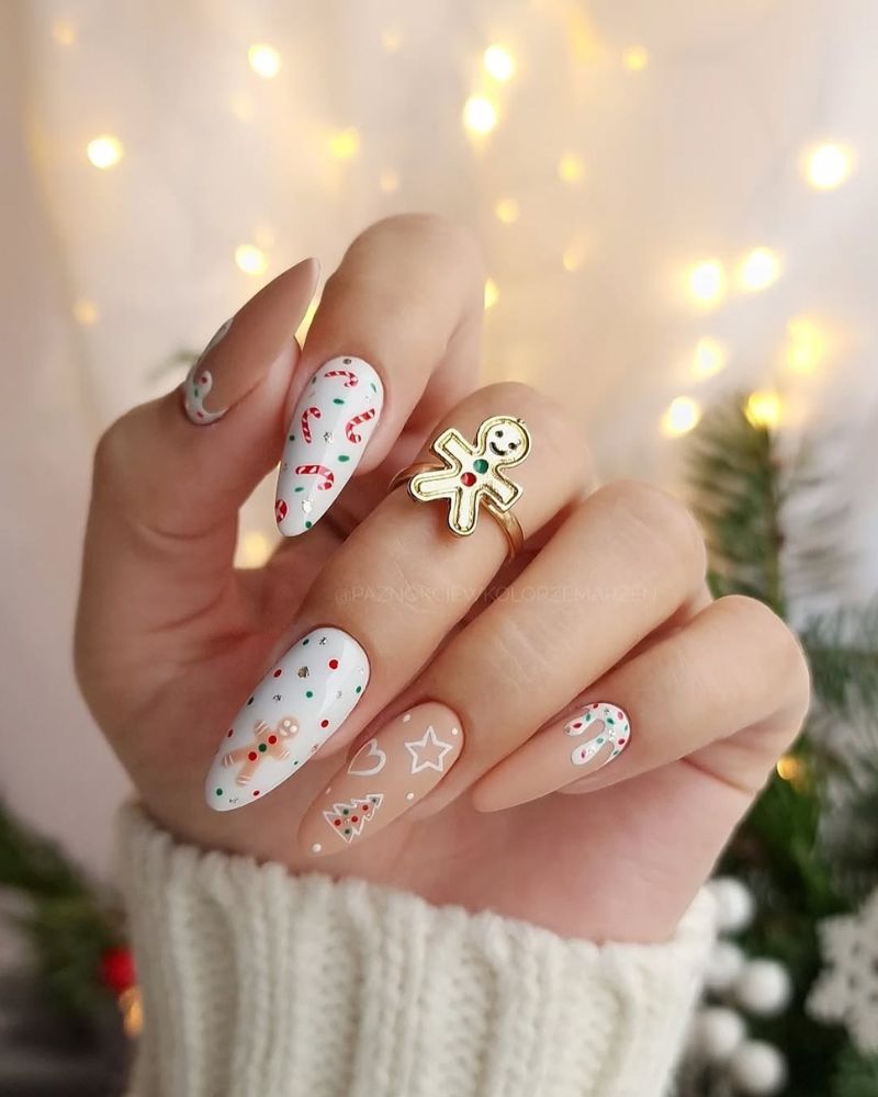 ongles longs de Noël avec motif pain d’épices