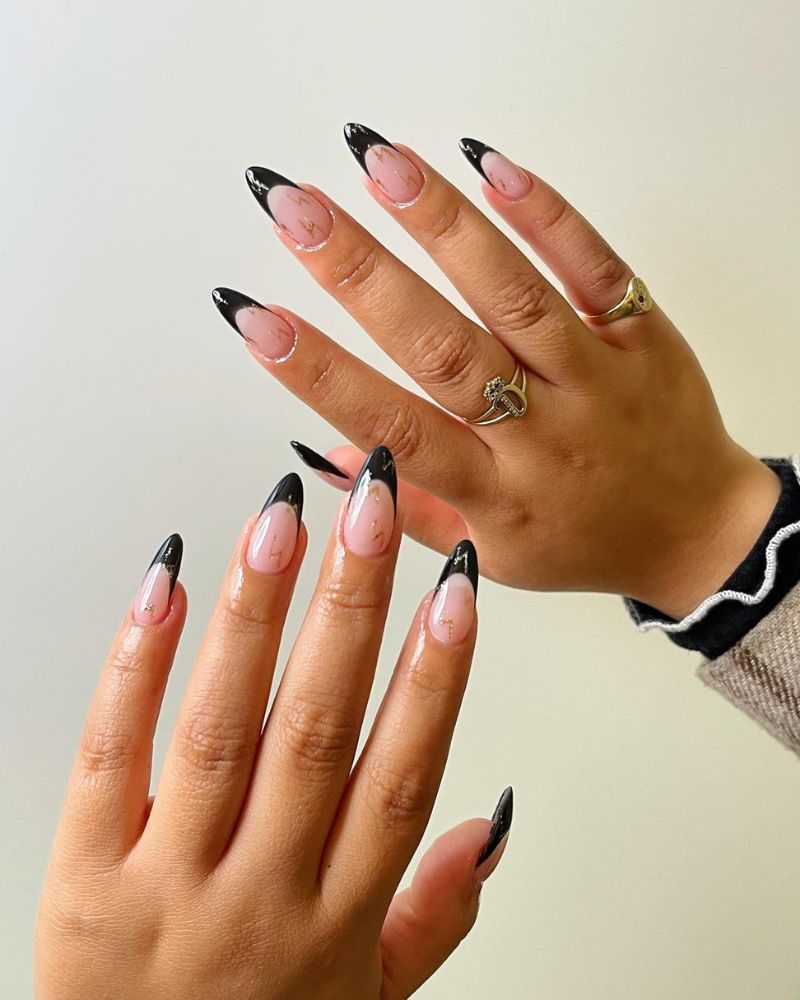 ongles noirs avec pointes noires