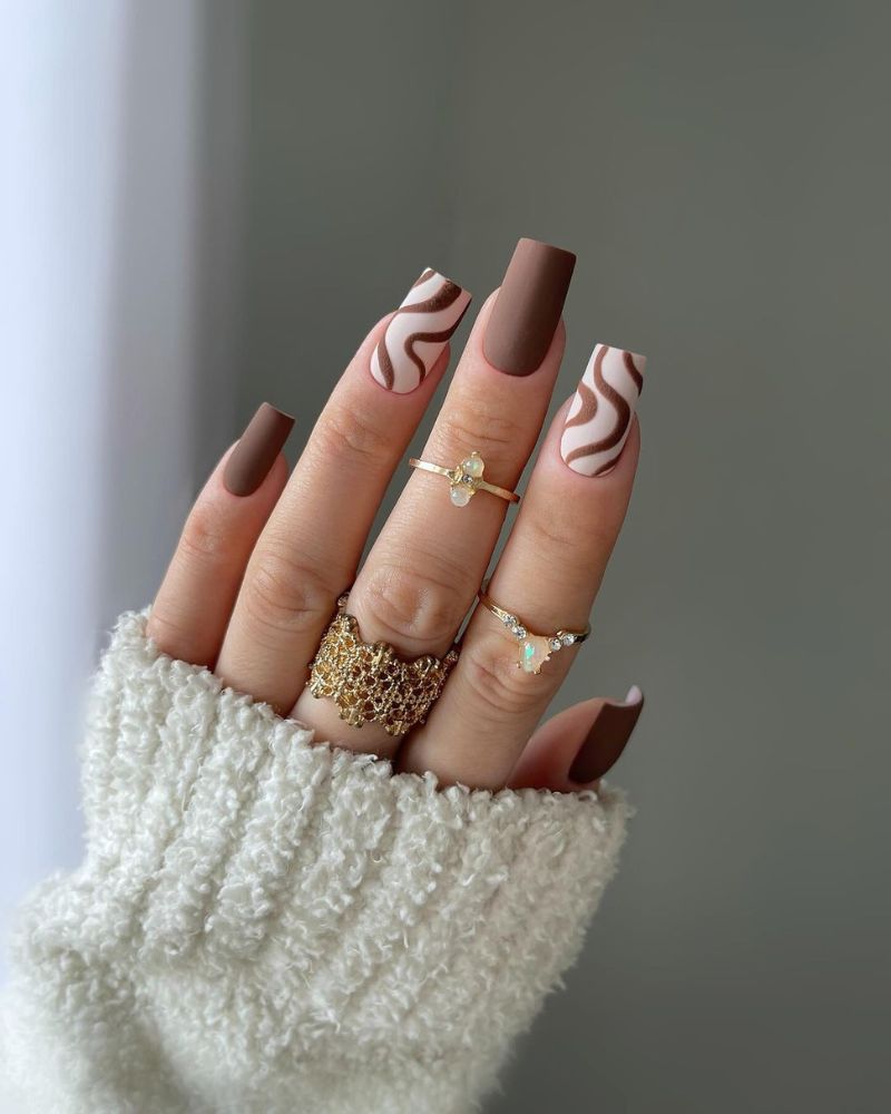 ongles mats d'automne, ongles marron