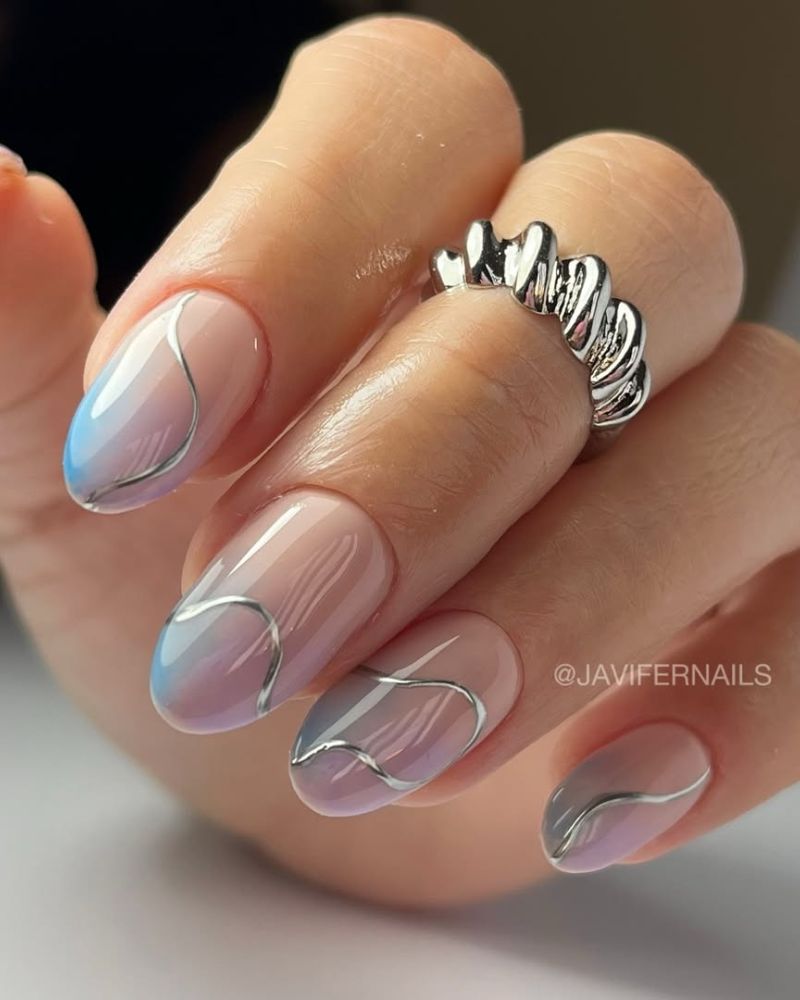 ongles aérographés, art des ongles bleu clair, manucure élégante