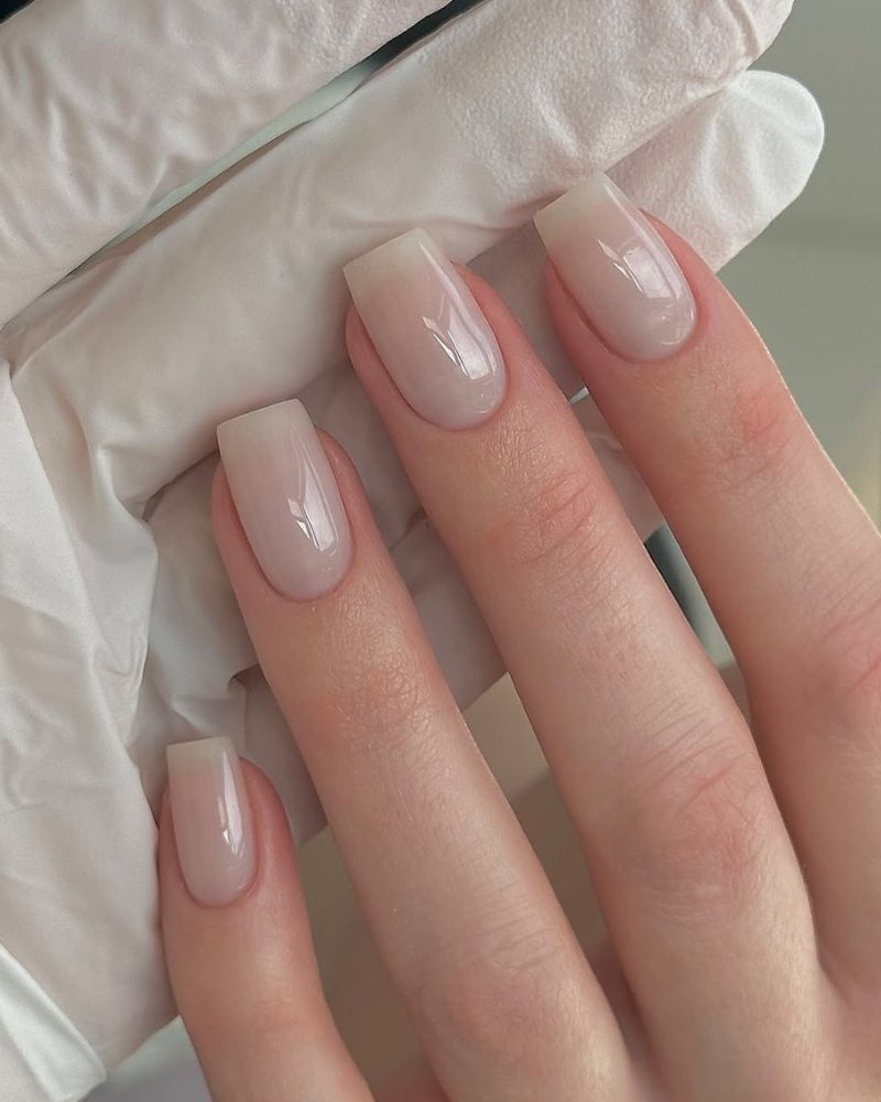 soap nails, ongles blancs laiteux, ongles carrés