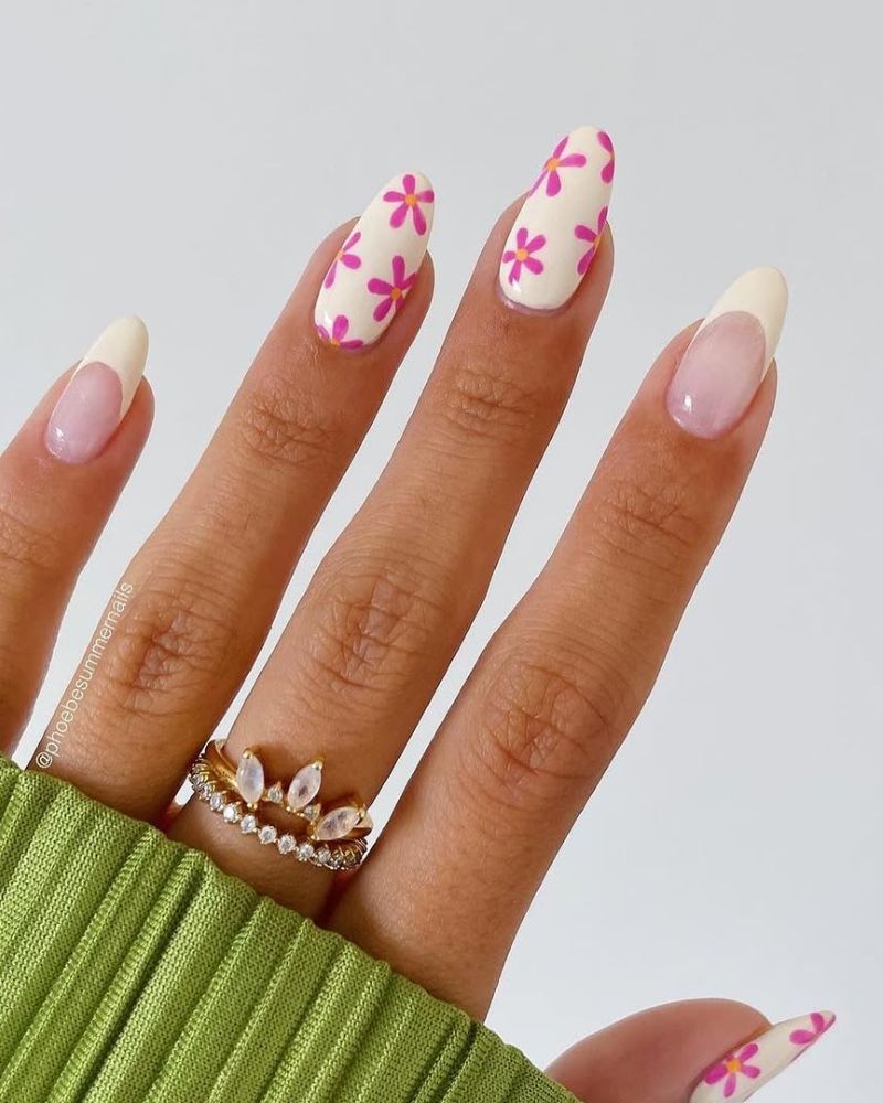 ongles printaniers, jolies fleurs roses