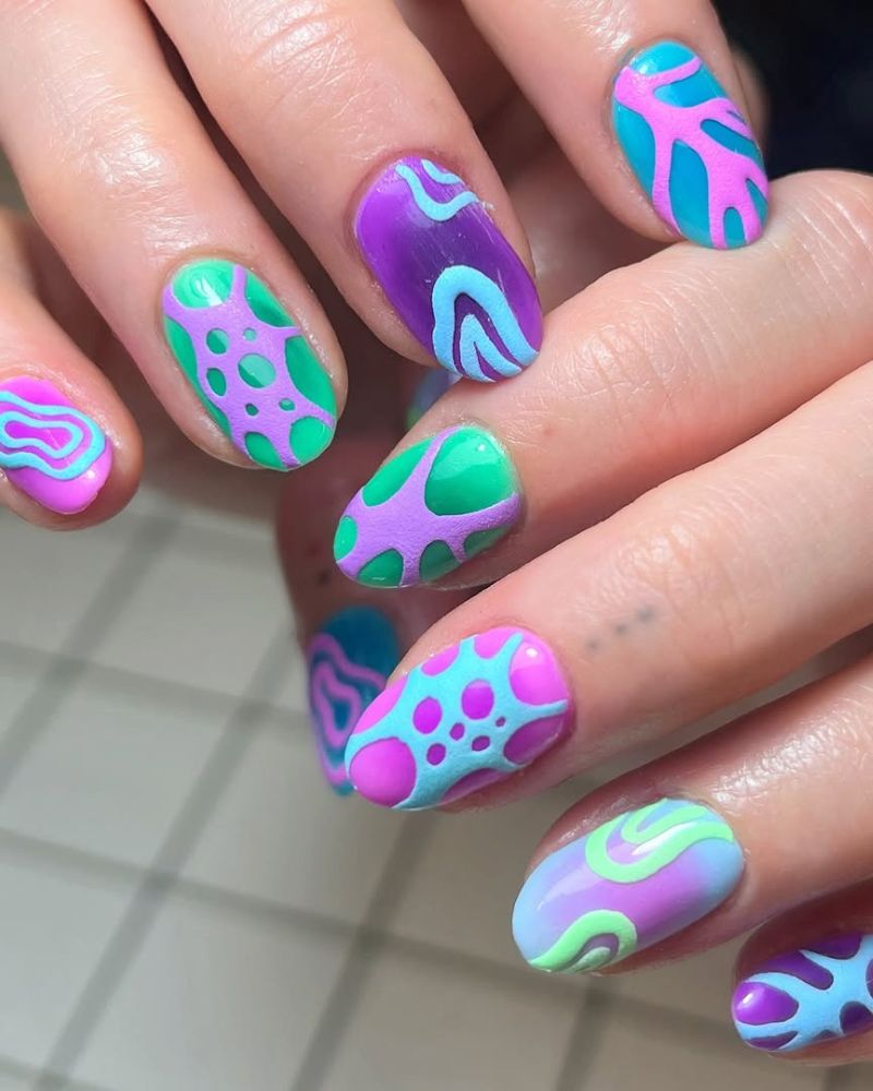 ongles lumineux, ongles aura, ongles colorés