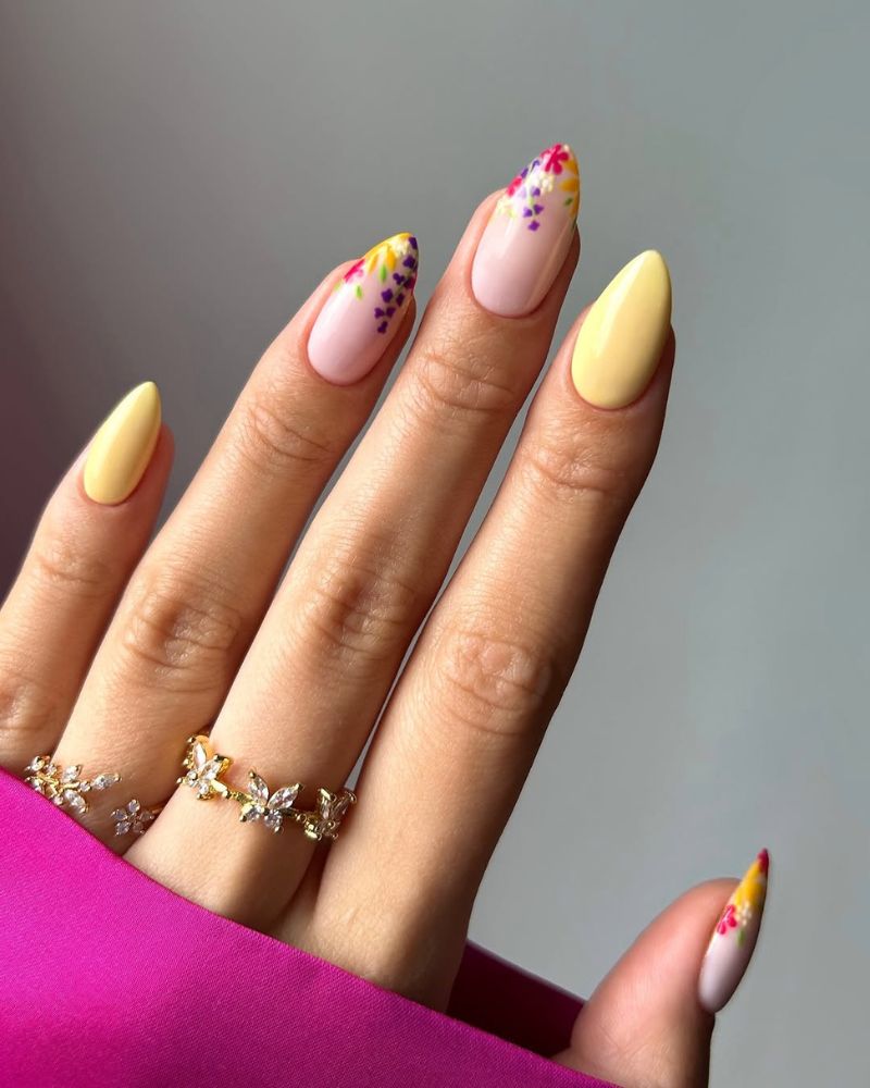 art d'ongle jaune, art d'ongle floral, ongles stilettos