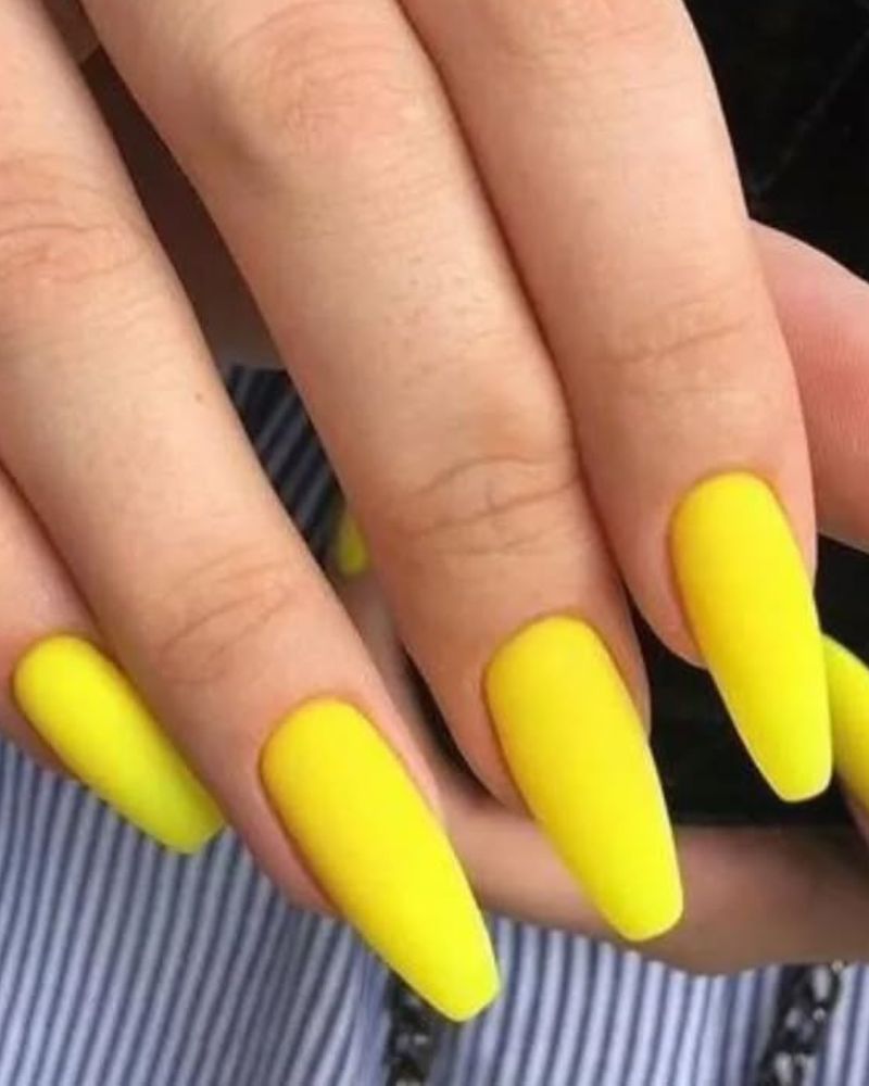 ongles jaunes mats été