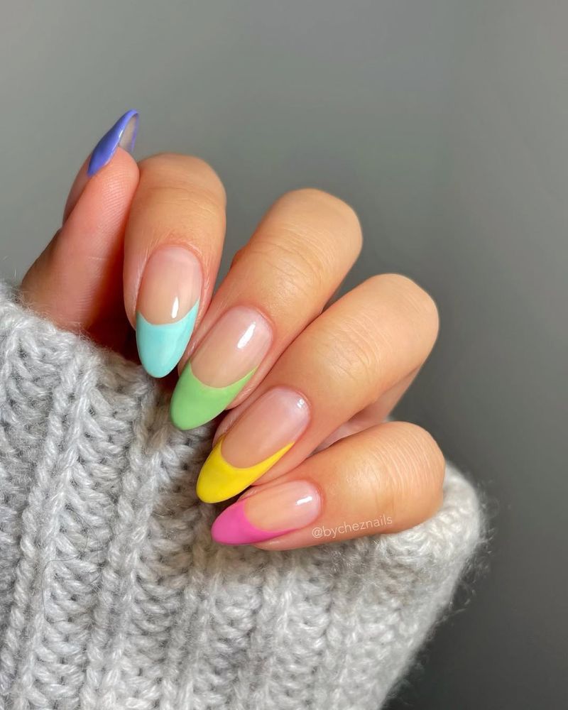 design french tip coloré, idée ongles printaniers