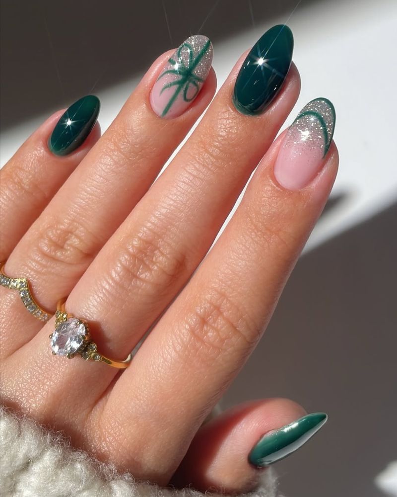 designs d’ongles festifs verts et argentés