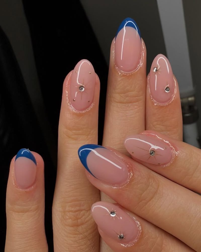 french bleue, manucure élégante