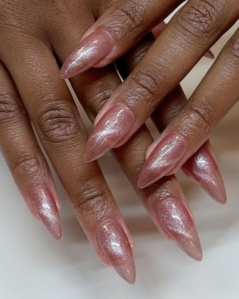 ongles pailletés roses
ongles chrome roses