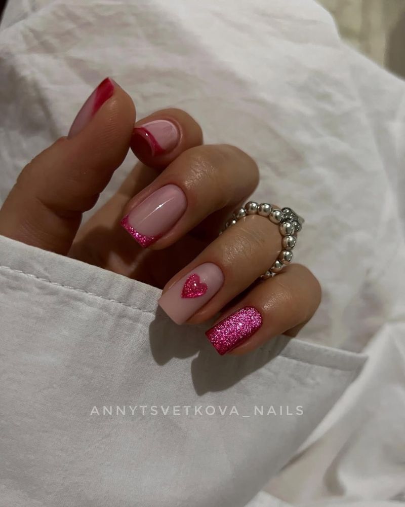 ongles roses scintillants, french pailleté