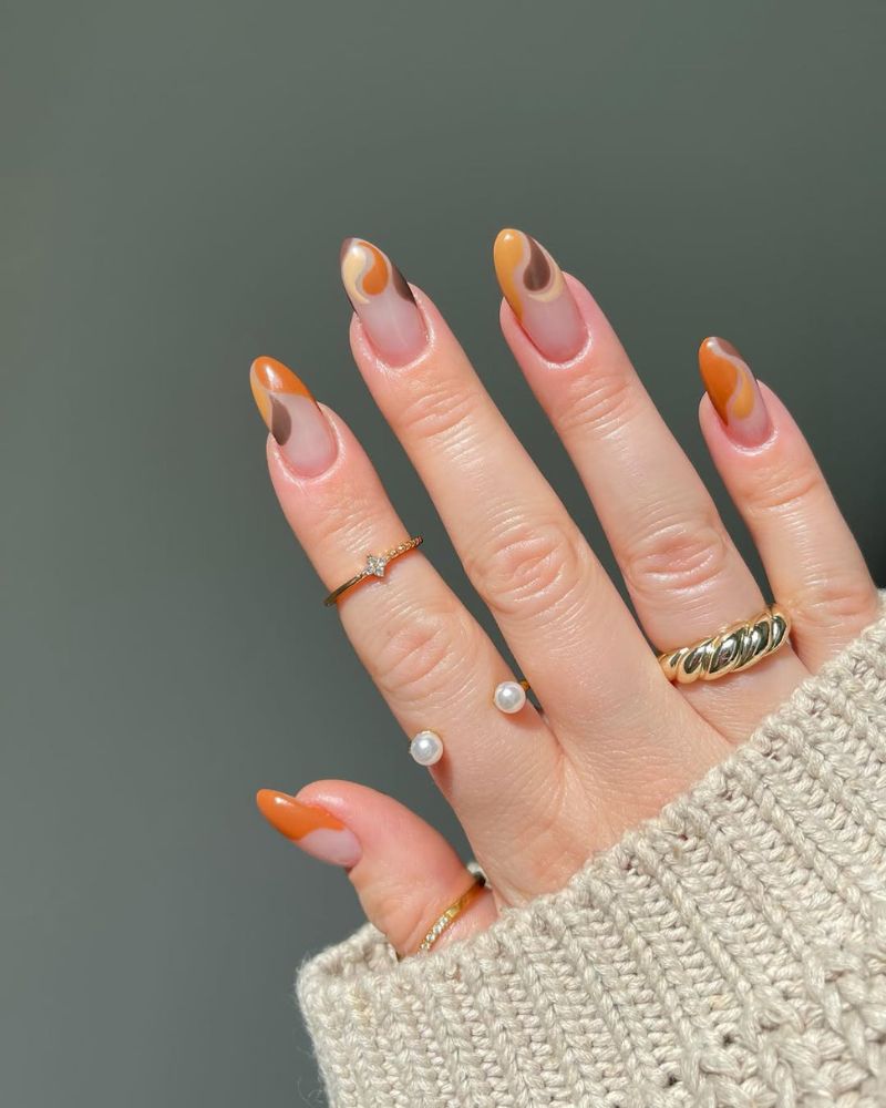 ongles automne élégants en tons marron, forme ovale longue