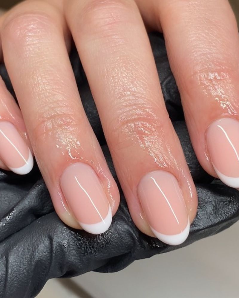 design ongles french tips blancs