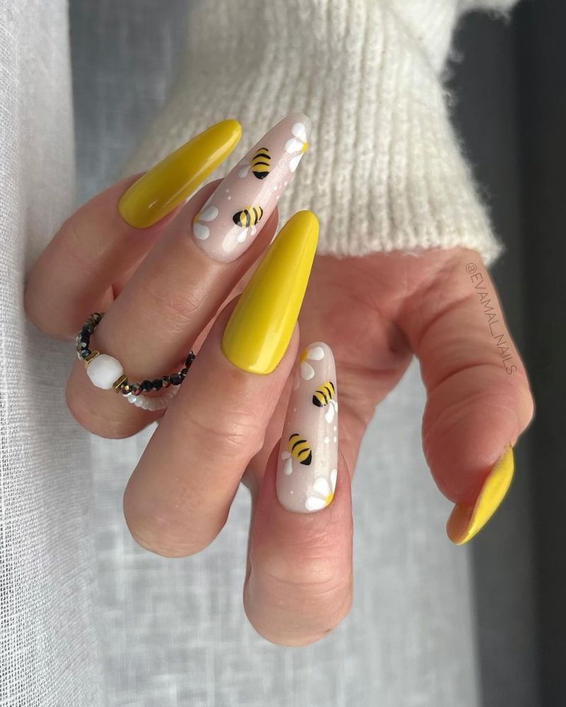 design ongles jaunes, nail art abeilles