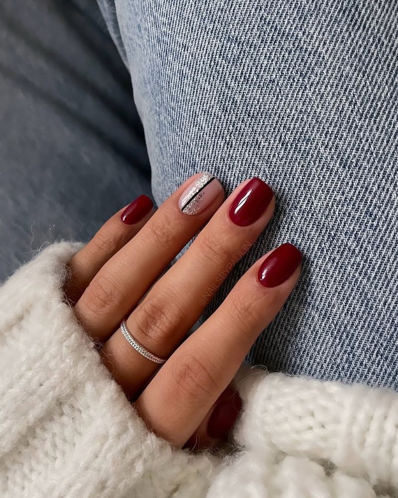 manucure rouge élégante, ongles rouges avec design