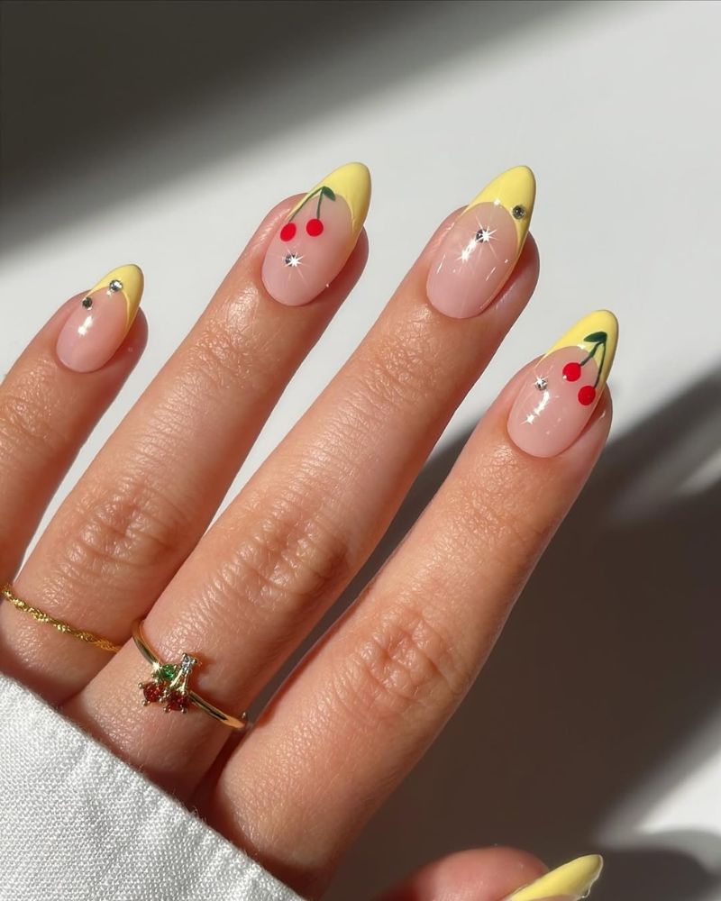 ongles jaunes, ongles french, nail art cerise
