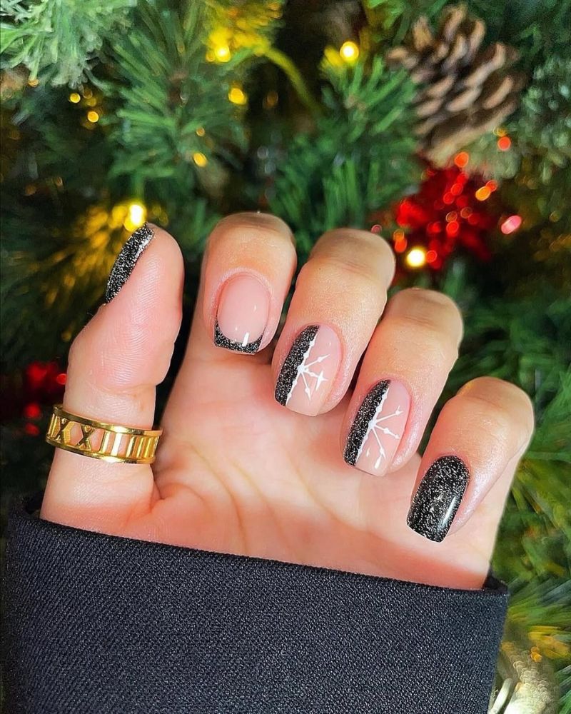 ongles noirs scintillants de Noël avec motif flocon