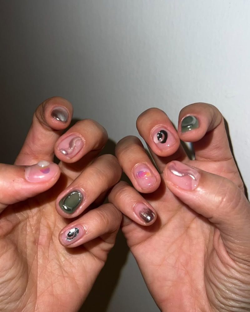 ongles courts d’automne avec base naturelle et art 3D