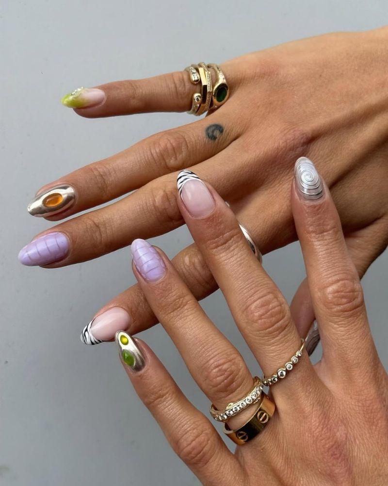 nail art automnal sur ongles amande de longueur moyenne