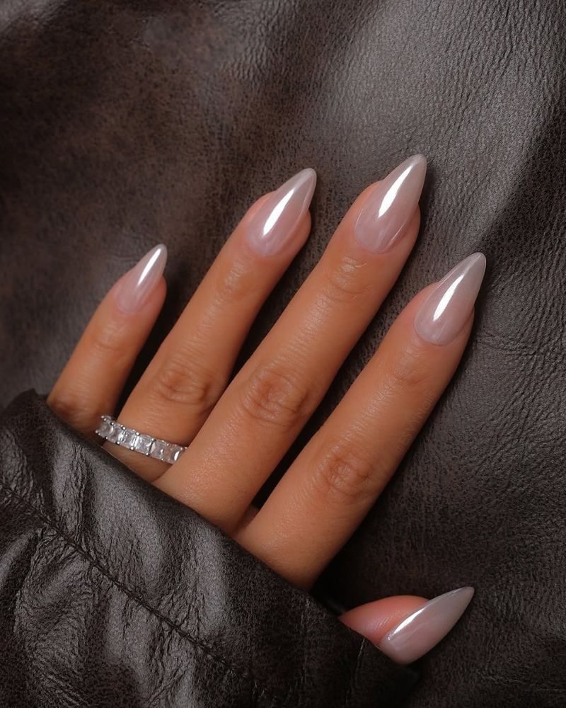 ongles chrome, ongles stiletto, ongles chics