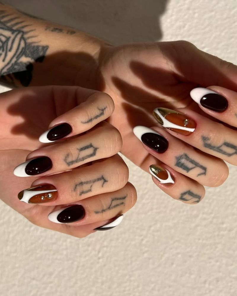 ongles amande longs marron, blanc et or pour automne