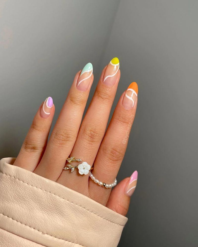 design french tip coloré, ongles pastel, nail art tourbillonnant