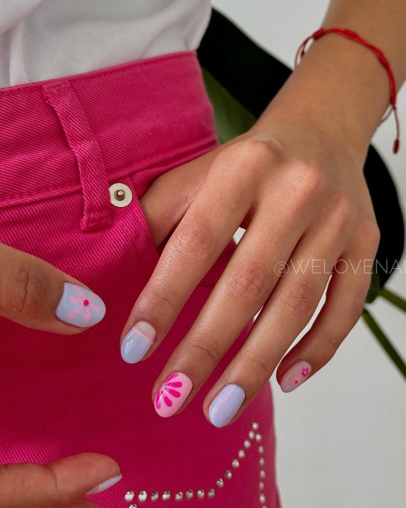 ongles rose et bleu, ongles pastel d'été