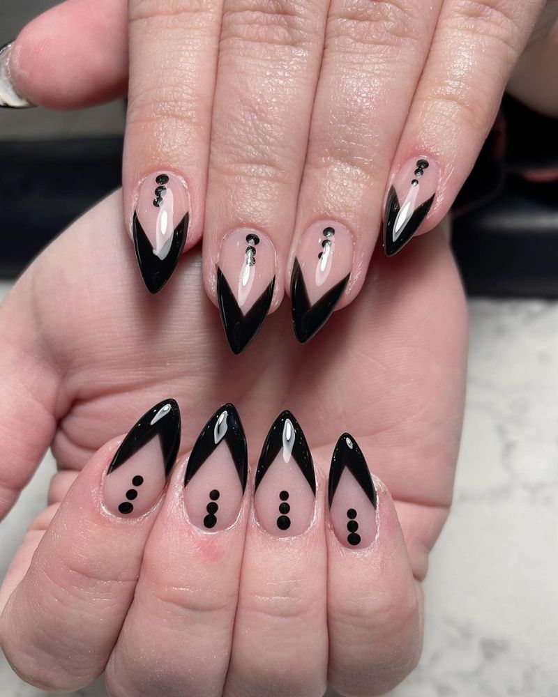 ongles français noirs pointus