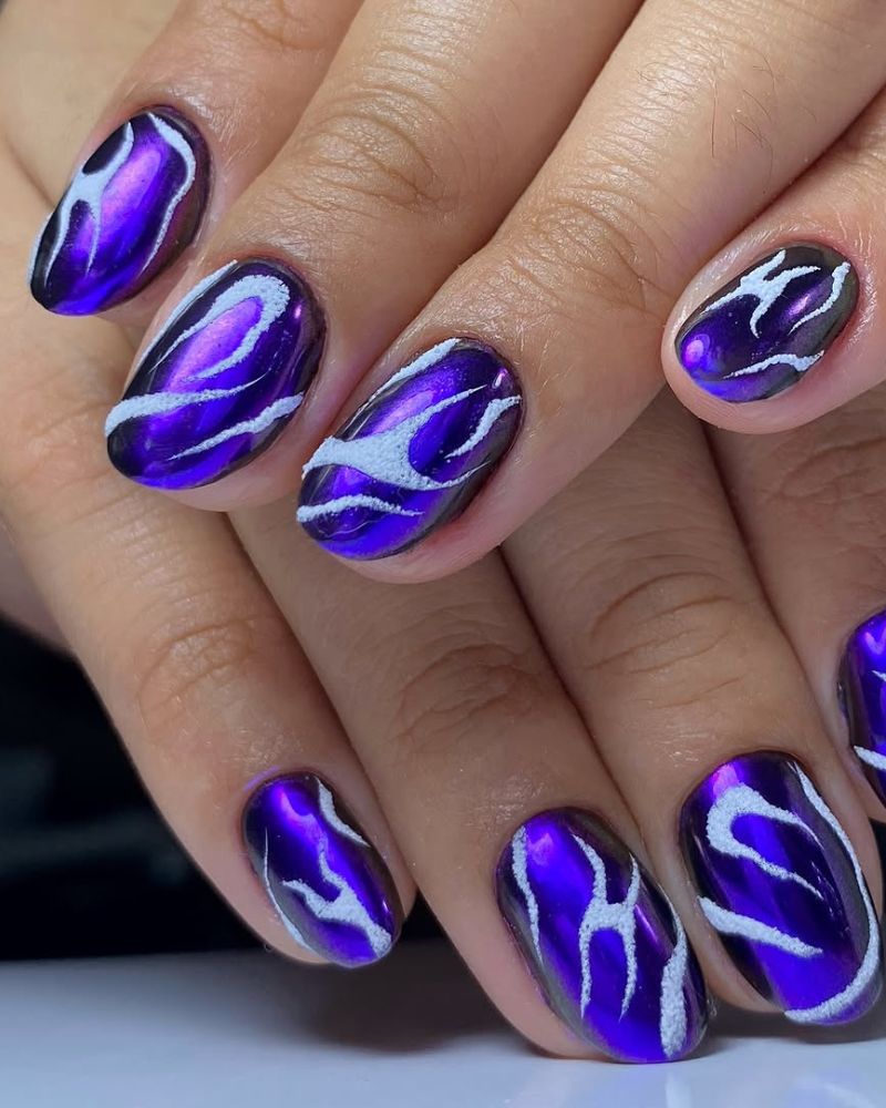ongles noirs violets, nail art