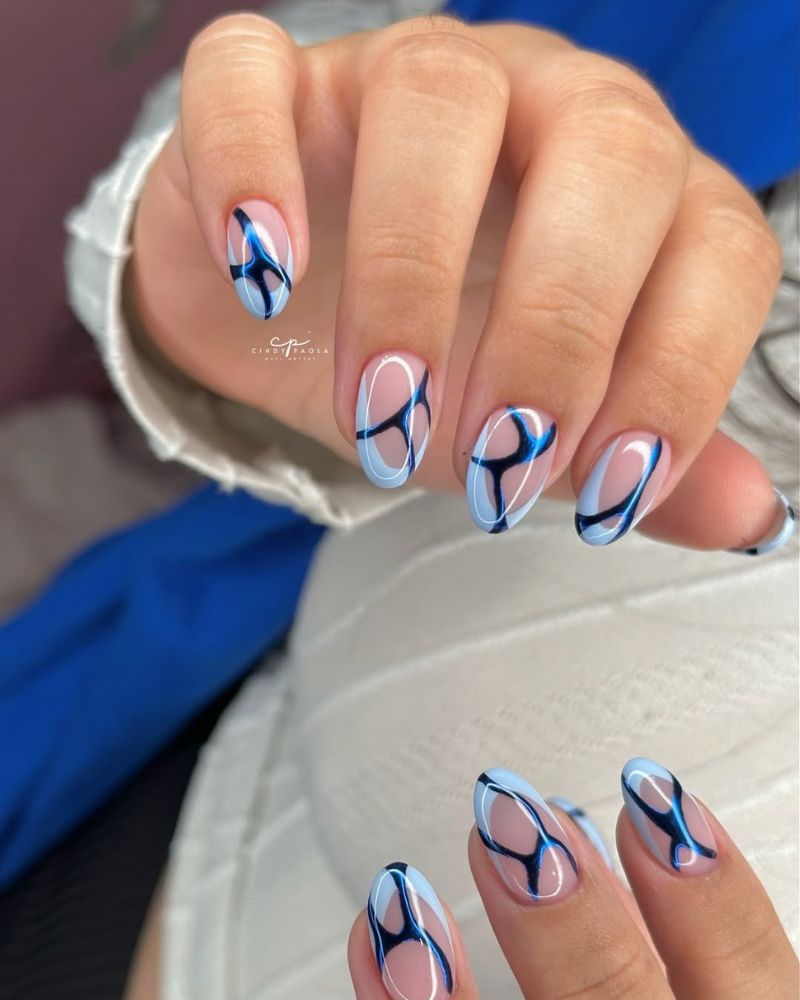 french bleu clair, art des ongles chrome bleu