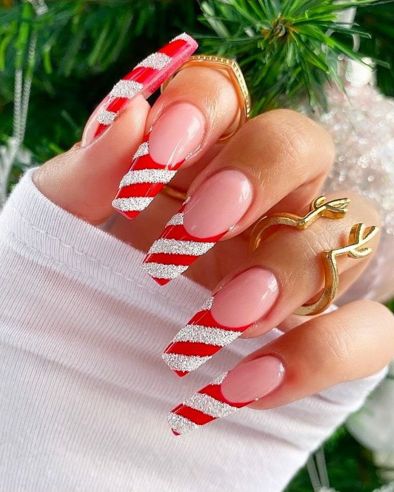 ongles longs coffin avec french tips design cane de bonbon