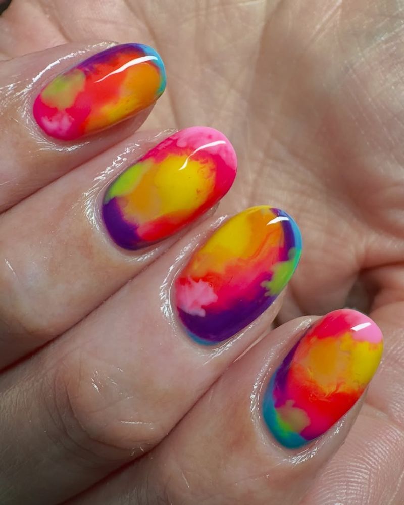 ongles été colorés, ongles brillants