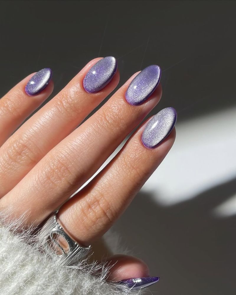 ongles violets magnétiques, ongles violets classe, idée d’ongles violets